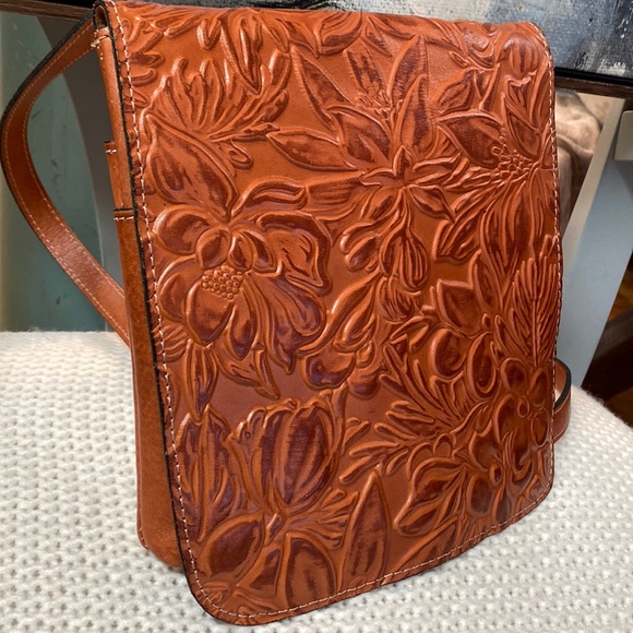 *SOLD*Patricia Nash Granada Floral Crossbody In Dusty Rose - Picture 2 of 15